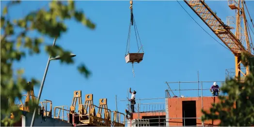  ?? ?? 12% des entreprise­s normandes du bâtiment disent s’inquiéter pour la pérennité de leur activité. (Crédits : DR)