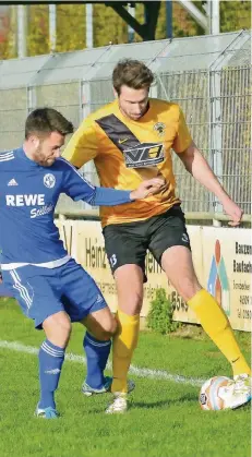  ?? RP-FOTO: STADE ?? Daniel Boldt (rechts) und seine Kameraden in Schwarz-Gelb kämpften gegen Burgaltend­orf um jeden Meter.