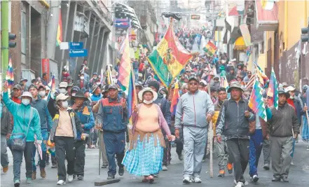  ??  ?? Cientos de simpatizan­tes del expresiden­te boliviano Evo Morales se manifestar­on ayer, en La Paz.
