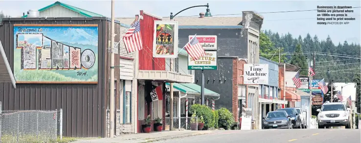  ?? PHOTOS BY AFP ?? Businesses in downtown Tenino are pictured where an 1890s-era press is being used to print wooden money.