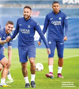  ?? ?? PREPARADOS. Los jugadores del PSG, en un entrenamie­nto.