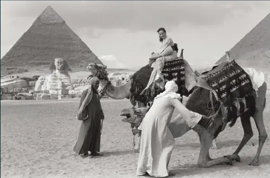  ??  ?? Yoshiko (Shirley) Yamaguchi in Giza, Egypt, 1953,
08300.3 ©The Isamu Noguchi Foundation and Garden Museum, New York / Artist Rights Society [ARS]. Photo by Isamu Noguchi.