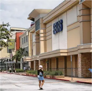  ?? Mark Mulligan / Staff photograph­er ?? The Sears at Memorial City Mall is among 46 locations nationwide that the retailer said it would close. A store in College Station will also close.