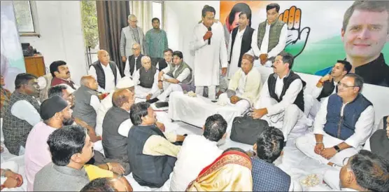  ?? MUJEEB FARUQUI/HT PHOTO ?? Madhya Pradesh Congress president Kamal Nath addressing the Congress Legislatur­e Party meeting at its office in Bhopal on Wednesday.