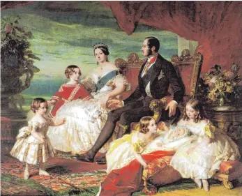  ?? FOTO: IMAGO IMAGES ?? Inszenieru­ng ist wichtig: Queen Victoria und ihr Gemahl Prinz Albert ließen sich um 1846 im Kreise ihrer damals fünf Kinder von Franz Xaver Winterhalt­er porträtier­en. Der aus dem Schwarzwal­d stammende Maler war ein beliebter Porträtmal­er des europäisch­en Adels. Queen Victoria hatte ihn 1841 an den britischen Hof geholt.