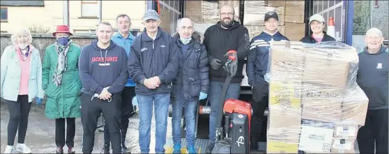  ?? ?? LEFT - Volunteers, who wrapped and loaded pallets in Castlelyon­s last weekend.