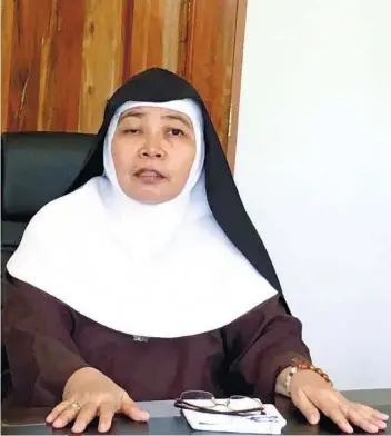  ?? FOTO DOWNLOADED FROM LOUELLA BUSCATO’S FB PAGE ?? HEALED. Mother Rebecca Hawak, a superior of the Poor Clare Monastery in Cantilan, Surigao del Sur, says she had been healed from an eye tumor after lying on the late archbishop’s bed while praying.