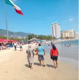  ?? ABRAHAM MARTÍNEZ/ EL SOL DE ACAPULCO ?? Muchos turistas
llegan a Acapulco