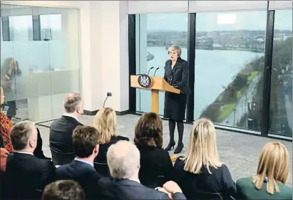  ?? WPA POOL / GETTY ?? La primera ministra británica, Theresa May, pronuncian­do su discurso en Belfast