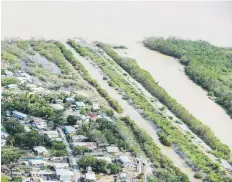  ?? Dennis.rivera@gfrmedia.com ?? Varias comunidade­s en Salinas quedaron bajo agua durante el paso del huracán Fiona.