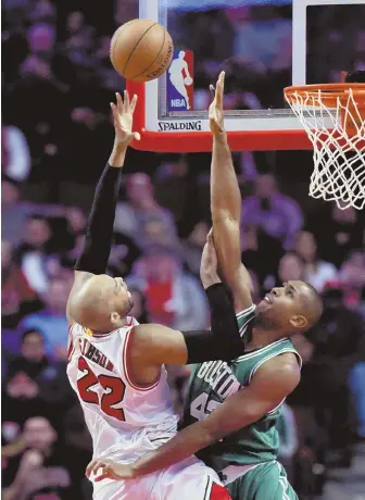  ?? AP PHOTO ?? TOO TALL: Taj Gibson shoots over Al Horford during the Bulls’ victory over the Celtics last night in Chicago.