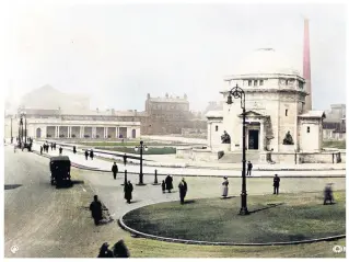  ??  ?? Birmingham’s Hall of Memory and Broad Street in the 1930s