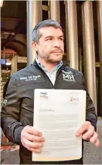  ?? ?? NEGOCIADOR. El alcalde Tabe consiguió el compromiso de retiro.