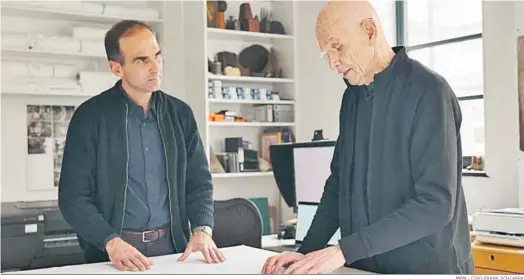  ?? MPM / CIRO FRANK SCHIAPPA ?? Joel Meyerowitz y Miguel López-Remiro trabajando el 8 de febrero en el estudio del artista en Londres.