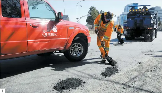  ?? PHOTOS STEVENS LEBLANC ?? 1 1. À la Ville de Québec, comme dans les autres municipali­tés, la réparation des nids-de-poule est un service essentiel.