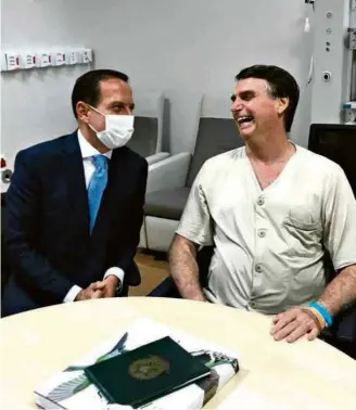  ?? Divulgação ?? O governador João Doria (PSDB) encontra o presidente Jair Bolsonaro no hospital