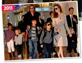  ??  ?? With Brad: Miss Jolie, Pitt and the children in Tokyo