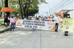  ?? Cortesía ?? Los maestros marcharon para celebrar su día.