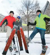  ??  ?? C’est un départ en skis Hok (skis-raquettes).