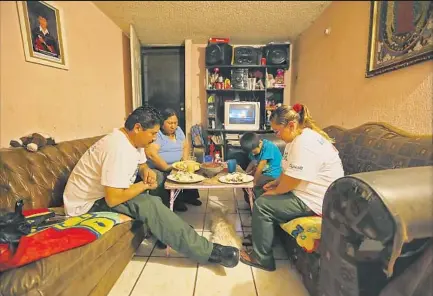  ?? Don Bartletti Los Angeles Times ?? MARIA DE JESUS SILVA, a gas station attendant, second from left, fell behind on her subprime mortgage and has been fighting the foreclosur­e action against her in the Cañadas del Florido developmen­t. She and her family say a blessing before a meal.