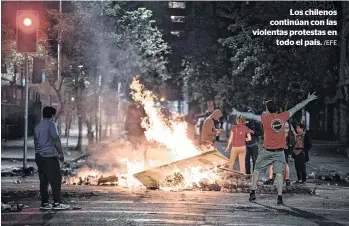  ?? /EFE ?? Los chilenos continúan con las violentas protestas en
todo el país.