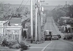  ?? HILARY SWIFT/NEW YORK TIMES FILE PHOTO ?? Schemengee­s Bar & Grille in Lewiston, Maine, after a mass shooting Oct. 28. A laboratory that examined the gunman’s brain found profound cell damage in a pattern seen previously in military veterans who were exposed to repeated weapons blasts.