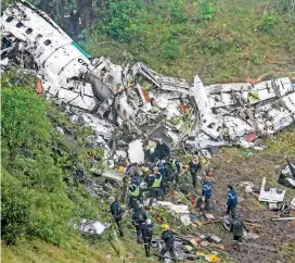  ?? FOTO ?? El avión de la empresa Lamia se estrelló en La Unión, a 13 kilómetros de la pista del aeropuerto.