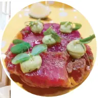  ?? ?? Sexy bite: Tostada de Atun con Chile Ahumado y Aguacate (tuna and avocado toast)