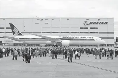  ??  ?? Boeing says the stretch 787-10 will be made exclusivel­y in South Carolina. (Photo: Twitter)