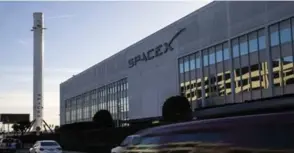  ?? KENT NISHIMURA/TRIBUNE NEWS SERVICE FILE PHOTO ?? SpaceX’s main facility in Hawthorne, Calif. Elon Musk’s proposed SpaceX Air would offer hypersonic, rather than supersonic, travel.