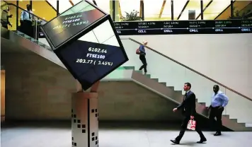  ?? ?? ▲People walk through the lobby of the London Stock Exchange in London, Britain.