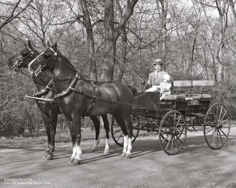  ?? ?? Adolphus Busch III y su hija Sallie Mae Busch, 1936