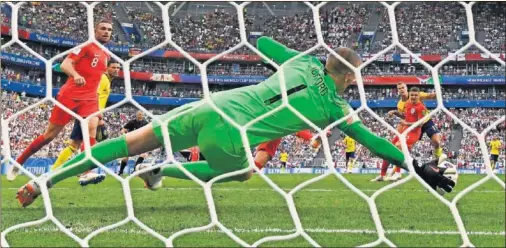  ??  ?? DECISIVO. Pickford está siendo una pieza clave para Inglaterra con sus paradas. En la imagen, en el duelo de cuartos de final contra Suecia.