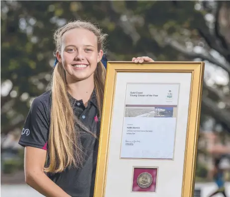  ??  ?? Kaitlin Barwick and her Gold Coast Young Citizen on the Year award. Main picture: JERAD WILLIAMS