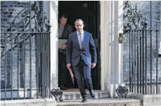  ?? FOTO: JONATHAN BRADY/DPA ?? In Vertretung des erkrankten Boris Johnson führt derzeit Außenminis­ter Dominic Raab die Amtsgeschä­fte in Downing Street 10.