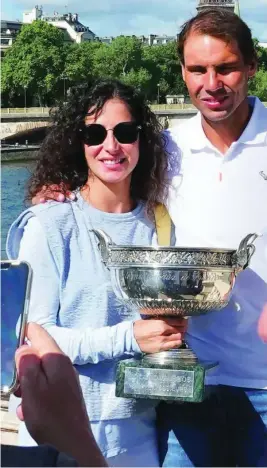  ?? GTRES ?? Nadal y Perelló, posando por primera vez tras ganar un Roland Garros