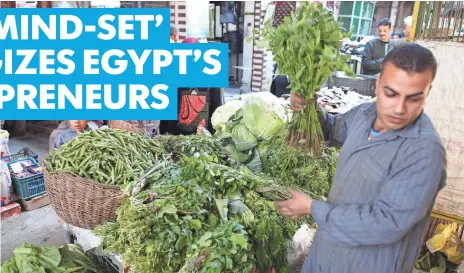  ?? KHALED ELIFIQI, EUROPEAN PRESSPHOTO AGENCY ?? A vendor helps customers at a vegetable market Monday in Cairo. Domestic products are selling faster than imports.