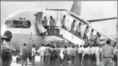  ?? HT ARCHIVE ?? Freed passengers alighting from the hijacked plane when it returned to Delhi form Lahore on October 8, 1981.