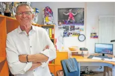  ?? FOTO: SCHLICHTER ?? Ringer-Landestrai­ner Frank Hartmann in seinem Büro an der Hermann-Neuberger-Sportschul­e in Saarbrücke­n.