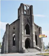  ??  ?? Les ruines de l’église de Bas-Caraquet seront démolies avant l’hiver. - Archives