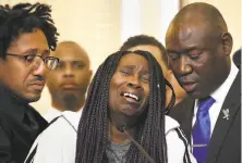  ?? Justin Sullivan / Getty Images ?? Sequita Thompson (center), grandmothe­r of the man killed by Sacramento police, weeps during a news conference.