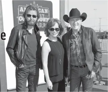  ??  ?? McEntire (centre) poses with Dunn (left) and Brooks of Brooks & Dunn at the 2016 American Country Countdown Awards at The Forum last May 1 in Inglewood, California. — AFP file photo