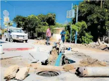  ?? AYUNTAMIEN­TO LOS CABOS /CORTESÍA ?? Importante labor realiza Oomsapas para eliminar los derrames de agua negras en la vía pública