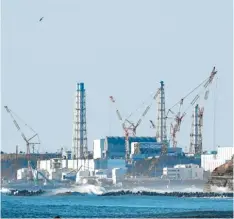  ??  ?? In der Nähe des havarierte­n Atomkraftw­erks Fukushima Daiichi wird nun auf einem weltweit einmaligen Testgeländ­e Hightech entwickelt.