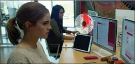  ?? FOTO: FUTURE FILM ?? NY. Mae (Emma Watson) börjar jobba på teknologif­öretaget Cirkeln.