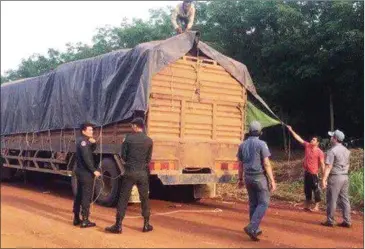  ?? SUPPLIED ?? Authoritie­s seize one of two timber trucks suspected of transporti­ng 35 cubic metres of first-grade timber to Vietnam earlier this year in Tbong Khmum province.