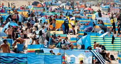  ??  ?? JOSTLING FOR SPACE: Sun-seekers on Fistral Beach in Newquay as temperatur­es soared at the end of last week