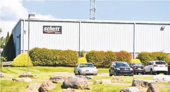  ?? APRILGAMIZ/THE MORNING CALL ?? The former Schutt Sports facility in Palmer Township recently was sold for nearly $4.9 million. Schutt closed the plant more than two years ago to outsource work to Mexico.