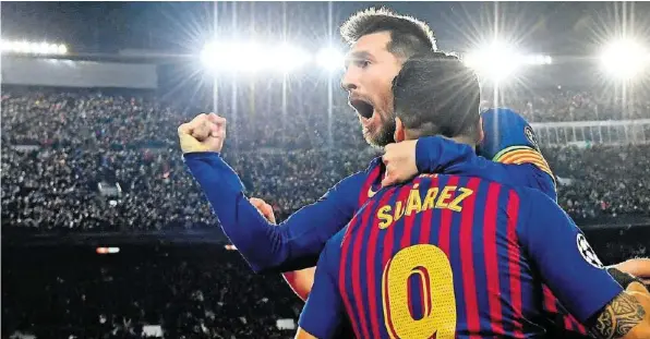  ?? AFP ?? Die Torschütze­n vom Dienst: Lionel Messi (2 Tore) und Luis Suárez sorgen für einen beruhigend­en Vorsprung von Barcelona für das CL-Halbfinal-Rückspiel gegen Liverpool.