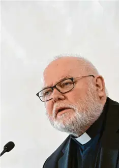  ?? Foto: Sven Hoppe, dpa (Archivbild) ?? Nach seinem Rücktritts­gesuch warteten auf den Münchner Erzbischof Reinhard Kar‰ dinal Marx weitere schwierige Monate.
